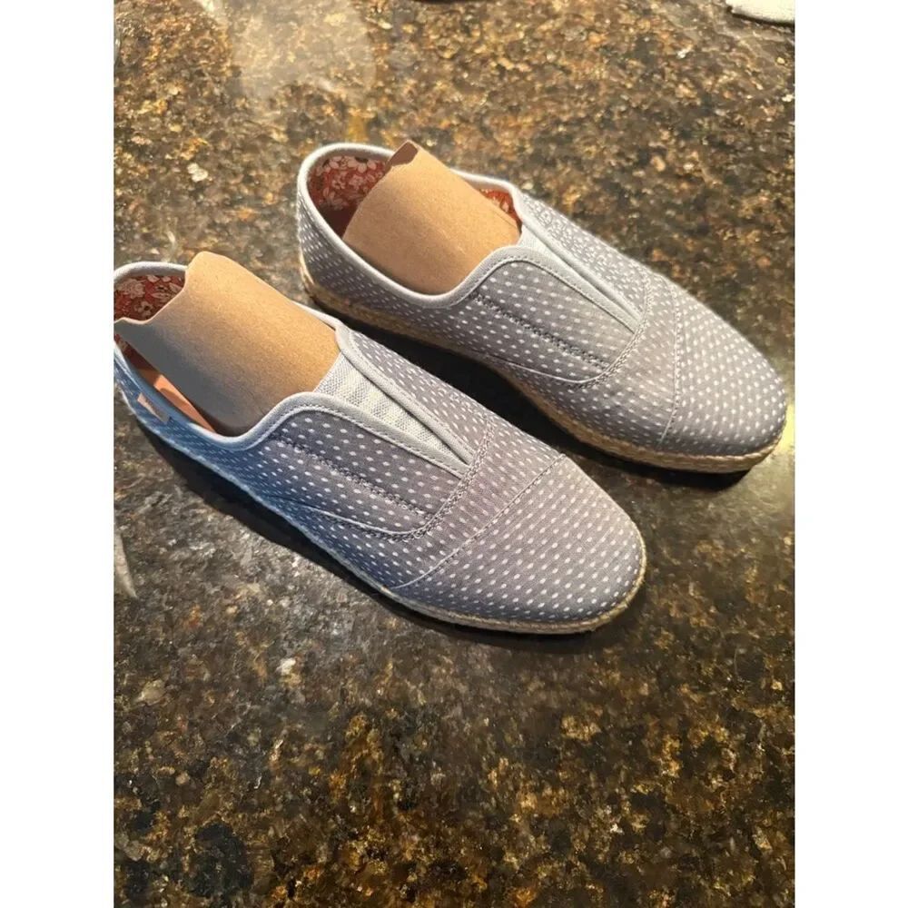 TOMS Palmera Plus Size 7 NWT Slip-On Casual Shoes in Light Gray Dot Pattern